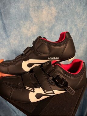 Peloton Men’s Cycling Shoes Size 47 Black and Red Clip‑In